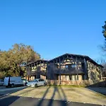 Bright House Between Ocean And Golf بيت للعطل