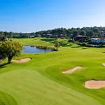 Bright House Between Ocean And Golf بيت للعطل